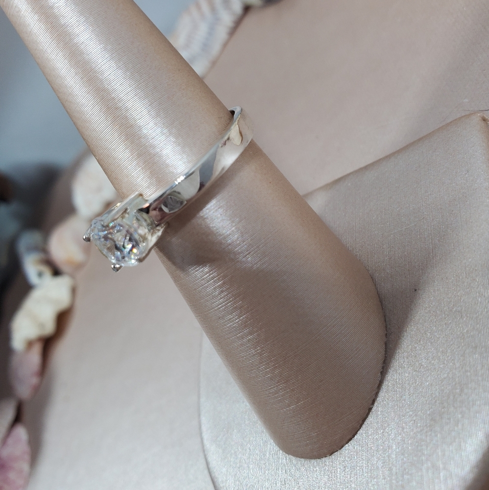 Round Diamond Cut Diamond Simulate Solitaire Ring - image 3